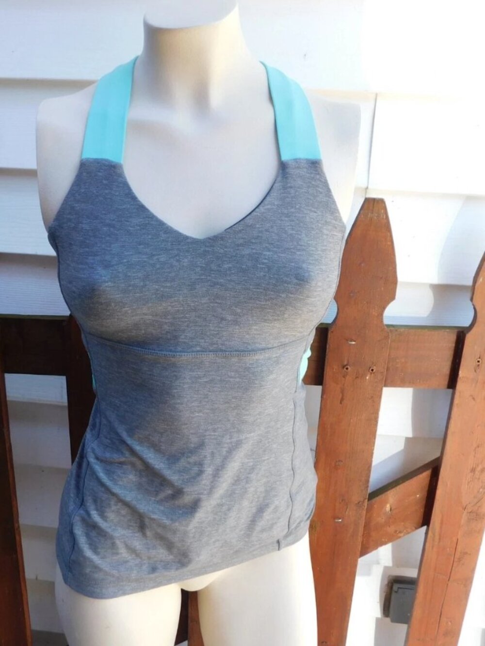 Share LULULEMON Athletica Top Athletic Top Size 4 Built in Bra